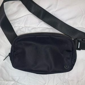 Lululemon Everywhere Belt Bag